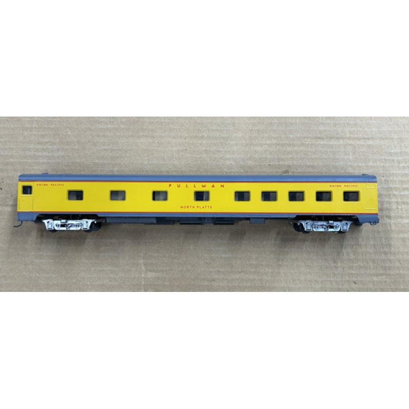 Pre-Owned:  Pullman Passenger Car Union Pacific (UP) North Platte - HO Scale