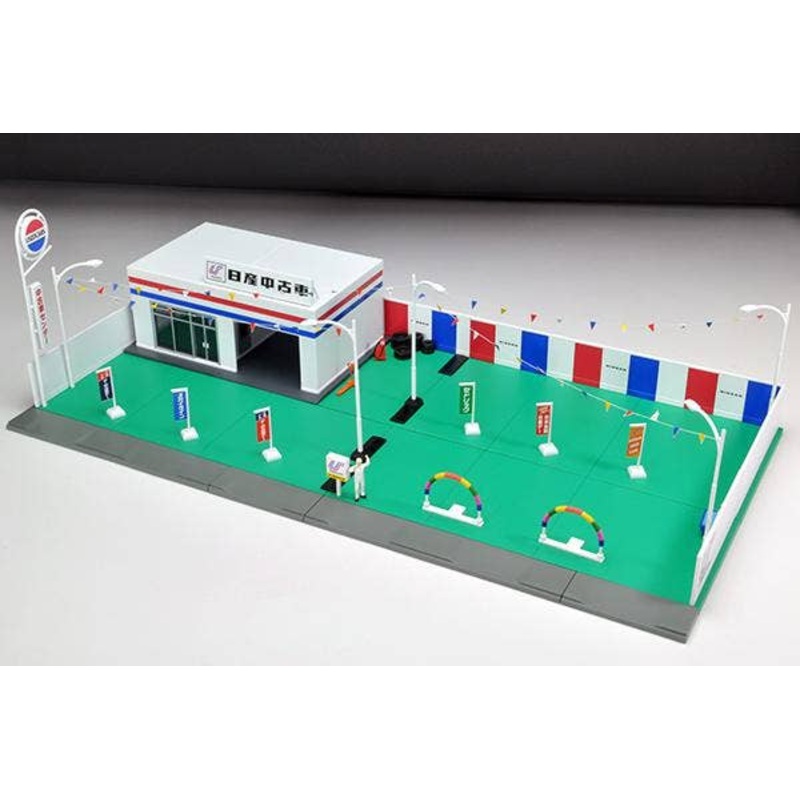 1/64 Tomica Carama Vintage 04d Used Car Store (Nissan Used Car)