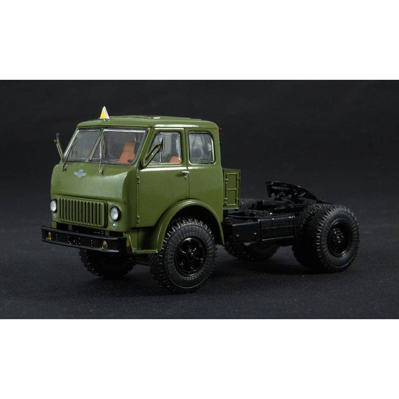 1/43 MAZ-504 Tractor Green