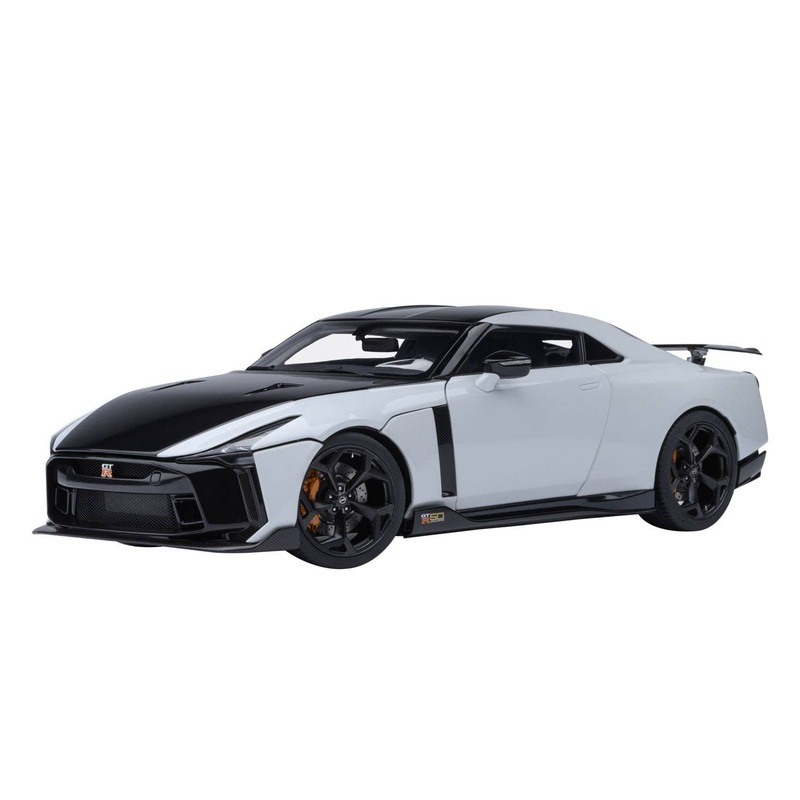 1/18 Nissan Gt-R50 By Italdesign (Metallic White / Black)
