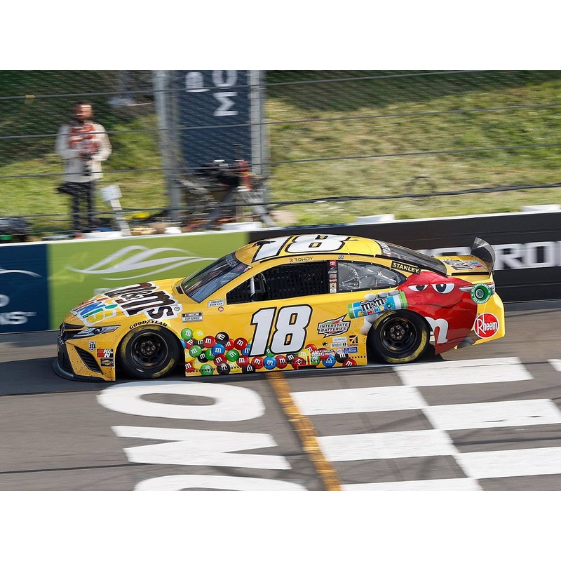 1/24 Kyle Busch # 18 M & M'S Minis TOYOTA Camry Pocono Raceway NASCAR 2021 The Explorer The Pocono Mountain 350 Winner (Hood Open)