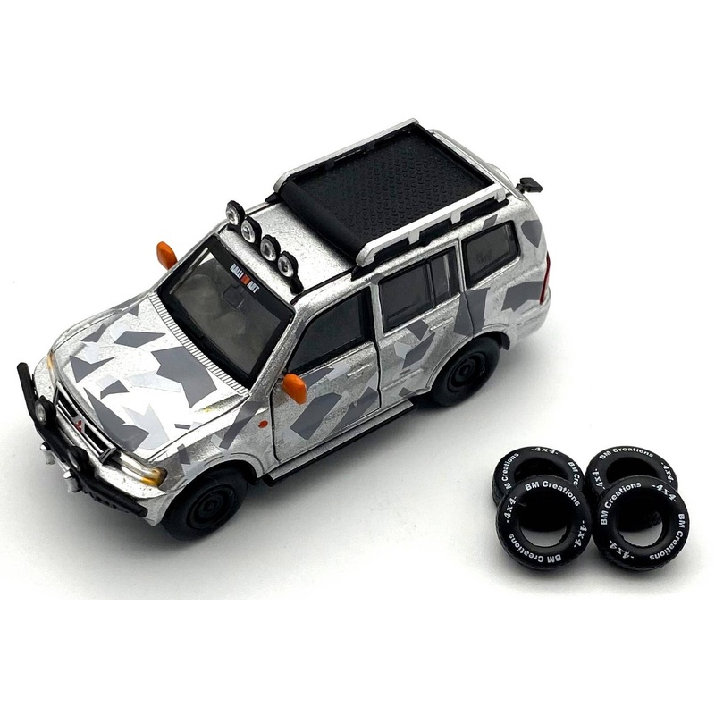1/64 Mitsubishi Pajero 3rd gen Ice pack RHD