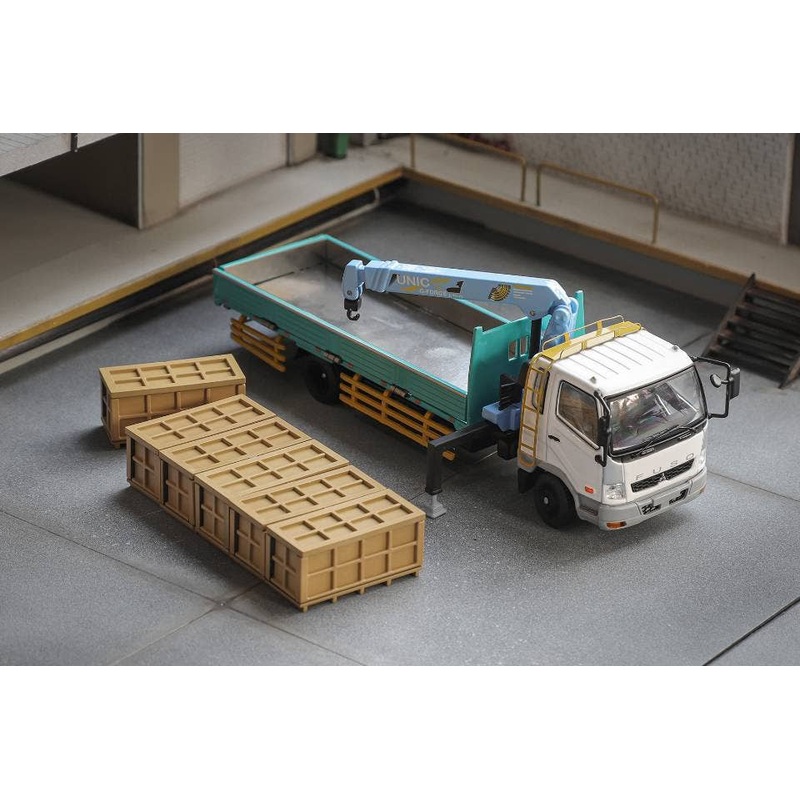 1/64 Mitsubishi Fuso Fighter (1024) / Crane Included Accessories: Wooden Box White/Green