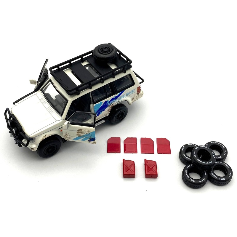 1/64 Mitsubishi Pajero 2nd Gen Jungle pack LHD White