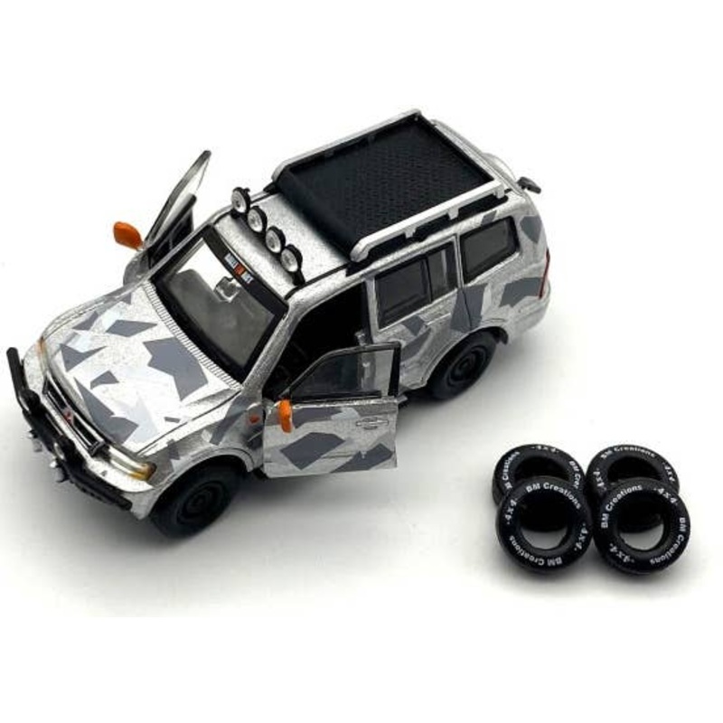 1/64 Mitsubishi Pajero 3rd Gen Ice pack LHD