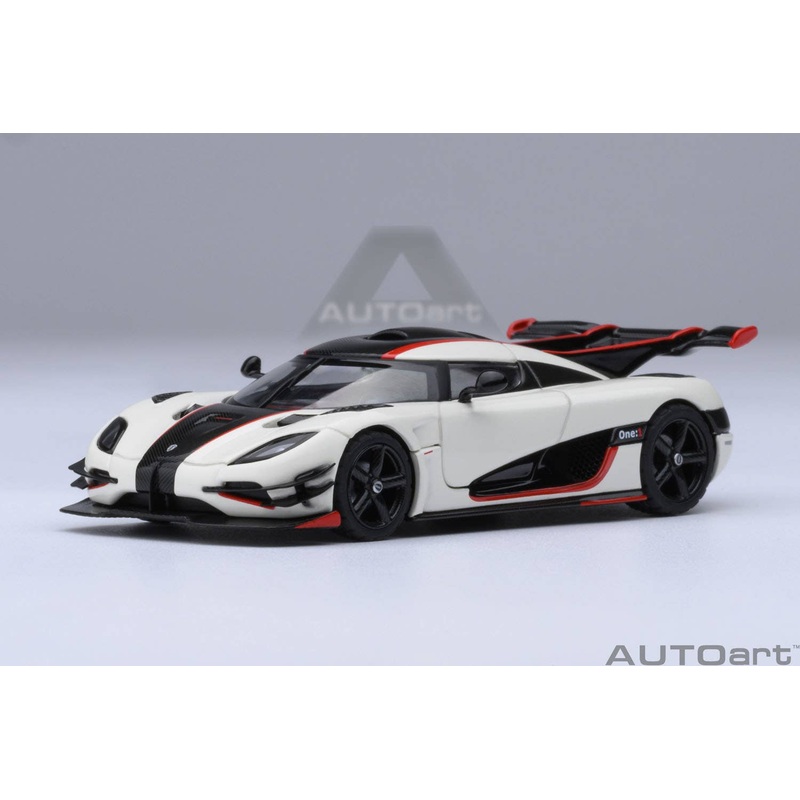 1/64 Koenigsegg One : 1 (White / Carbon Black / Red)