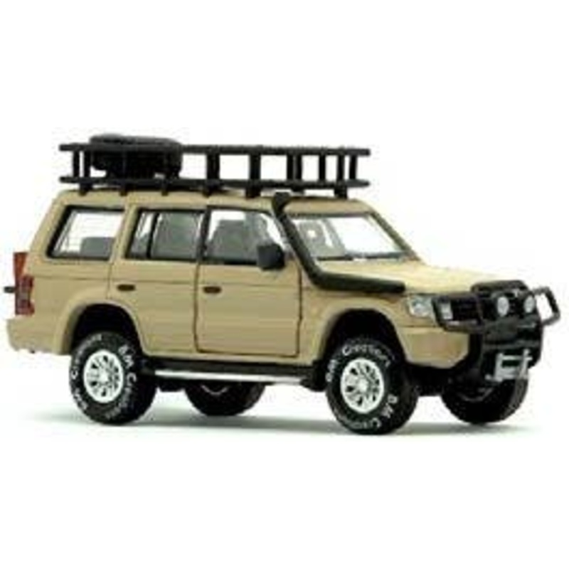 1/64 Mitsubishi Pajero 2nd Generation Matte Ivory Jungle Pack LHD